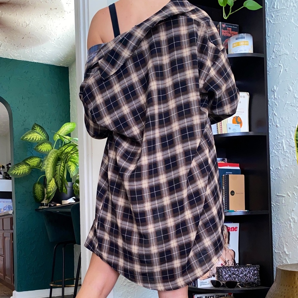 (SOLD ON MERC) Oversized plaid button-up - Picture 6 of 6